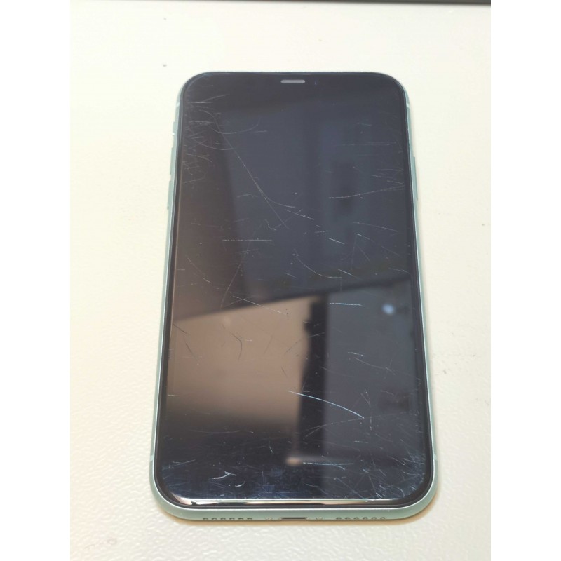 iPhone begagnad - iPhone 11 128GB Green (beg med många repor skärm)