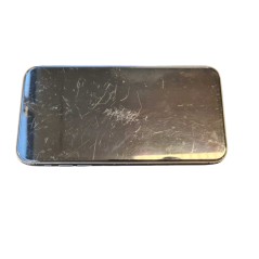 iPhone begagnad - iPhone 11 128GB Black med 1 års garanti (beg med nytt batteri) (grova repor skärm)