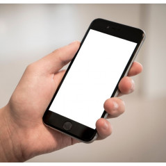 iPhone begagnad - iPhone 7 32GB Black med 1 års garanti (beg) (väldigt mycket repor skärm)