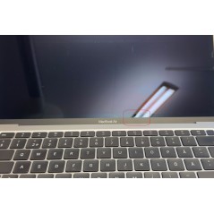 Begagnad MacBook Air - Apple MacBook Air 13-tum 2020 M1 8GB 256GB SSD Space Gray (beg med små märken & liten skada skärm)