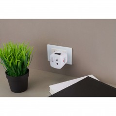 Resetillbehör - Skross reseadapter för anslutning till utländska eluttag i 220 länder