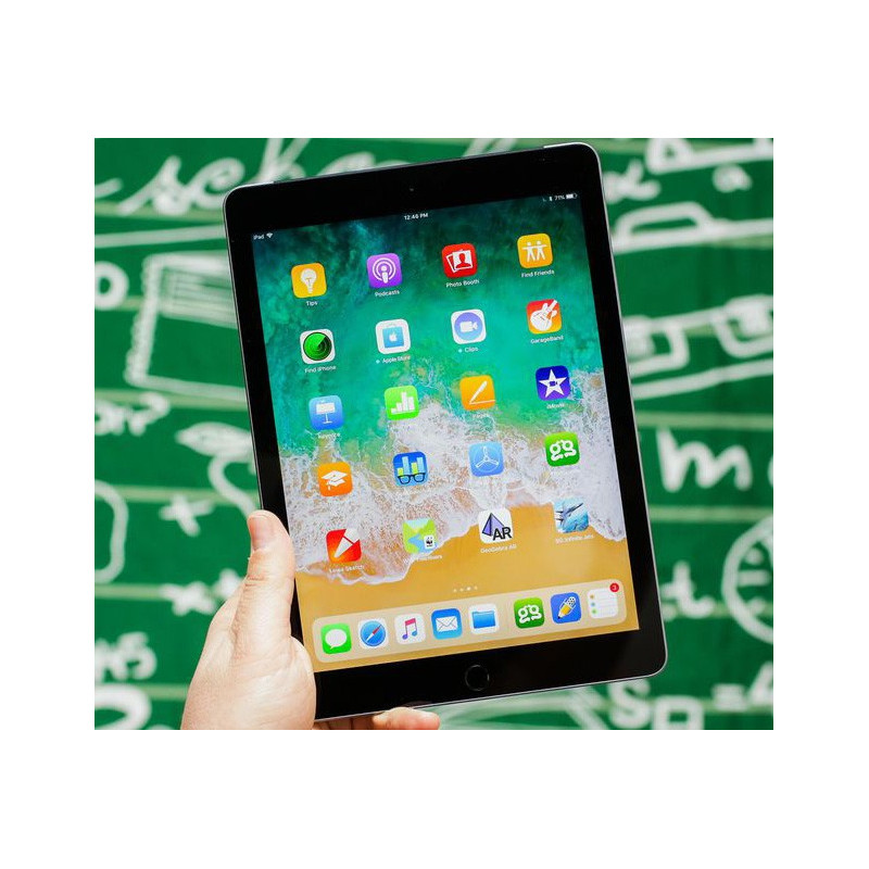 Surfplatta - iPad (2018) 6th gen 128GB Space Gray (beg med dåligt batteri och många små dammkorn)