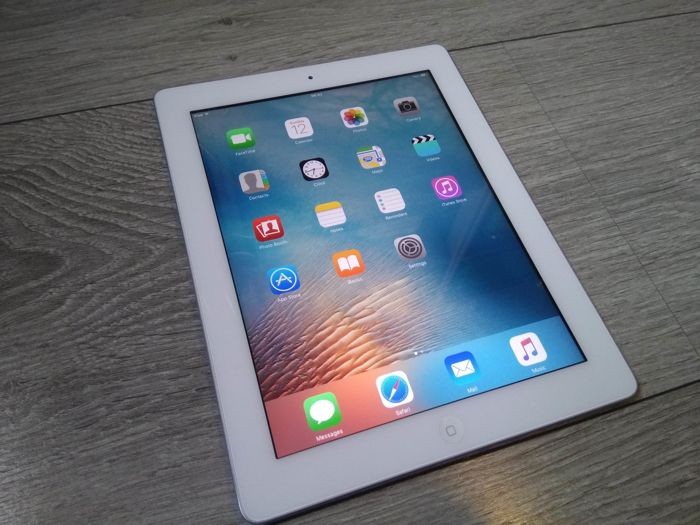 iPad2 64GB ホワイト カバー付き iPad2 model A1395 Wi-Fiモデル 専用カバー付き 完動品Apple iPad2